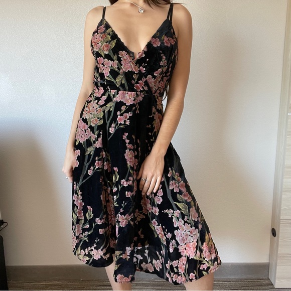 Velvet Floral Midi Dress - Picture 3 of 5